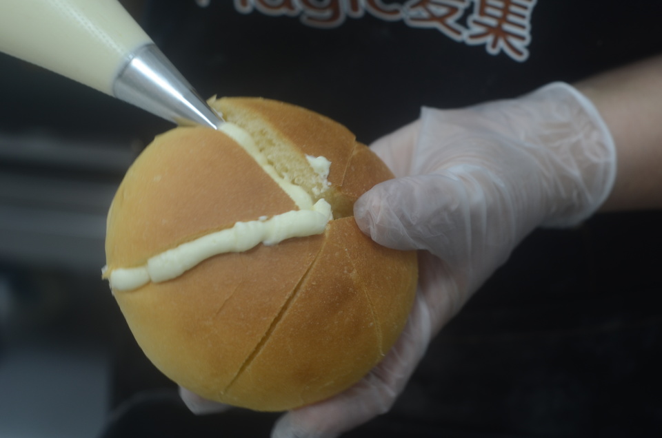 韩国蒜香奶酪面包制作方法_网红蒜香奶酪面包配方_网红脏脏包黑暗料理,