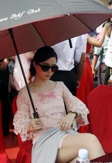 女星下半身惨不忍睹：郑爽牙签腿 范冰冰腿粗屁股大