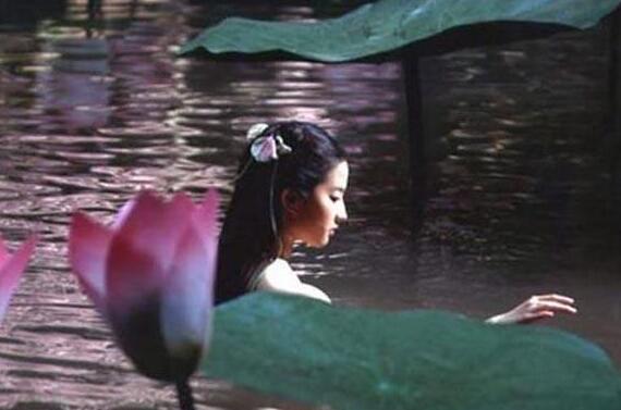 女明星剧中沐浴戏份_刘亦菲沐浴戏份分析_女明星的洗澡图片