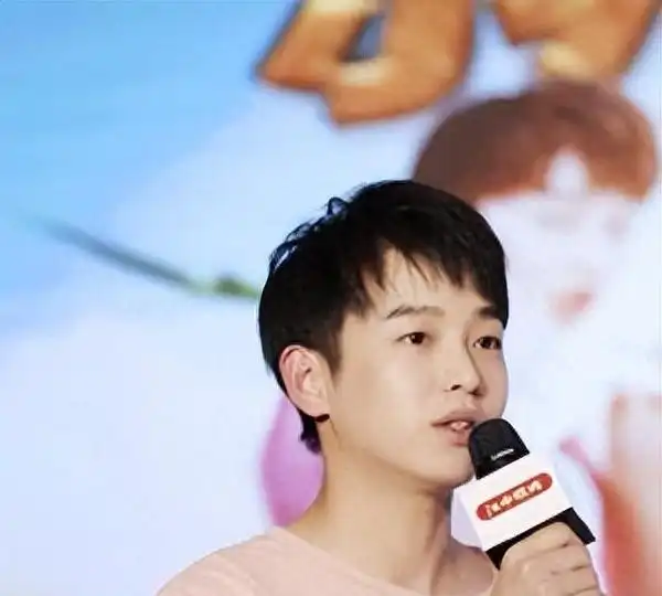 彭昱畅女友照片_彭昱畅女友官宣_女明星女朋友