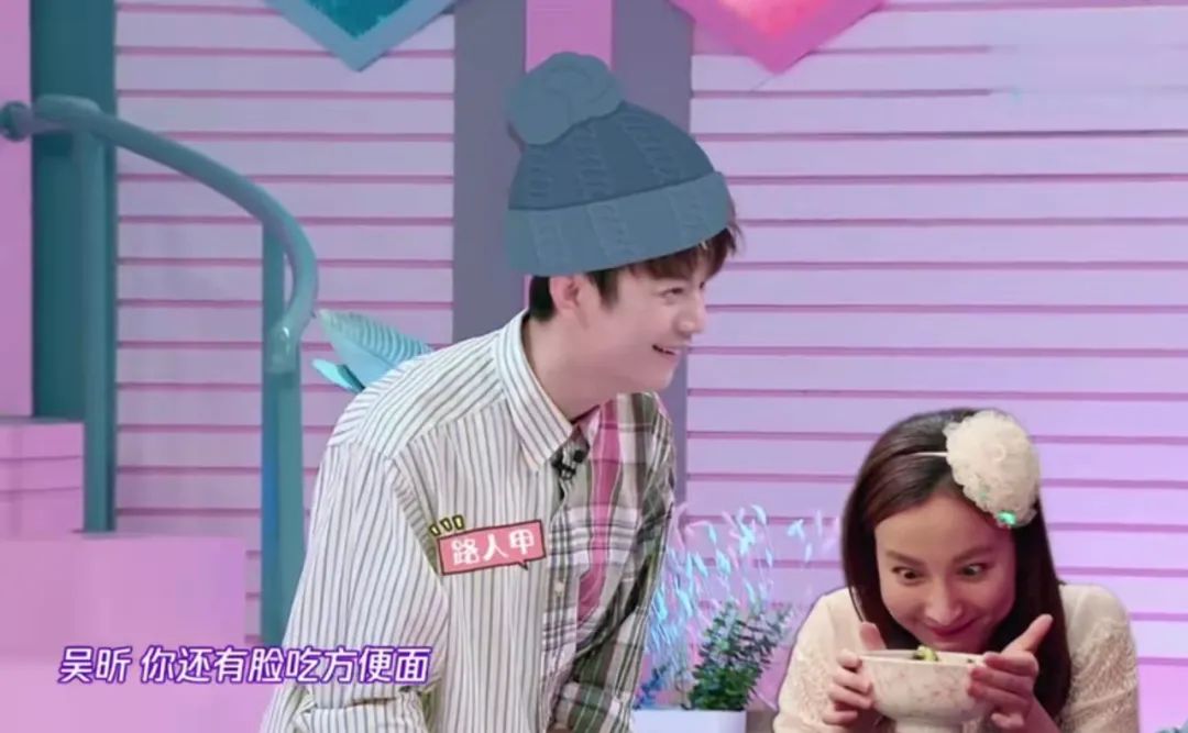 塌鼻子明星_朝天鼻明星_混血女明星鼻子